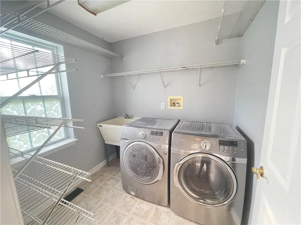 204 E Meadow Wind Lane Newburgh NY 12550