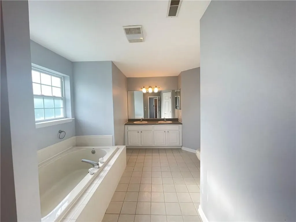 204 E Meadow Wind Lane Newburgh NY 12550