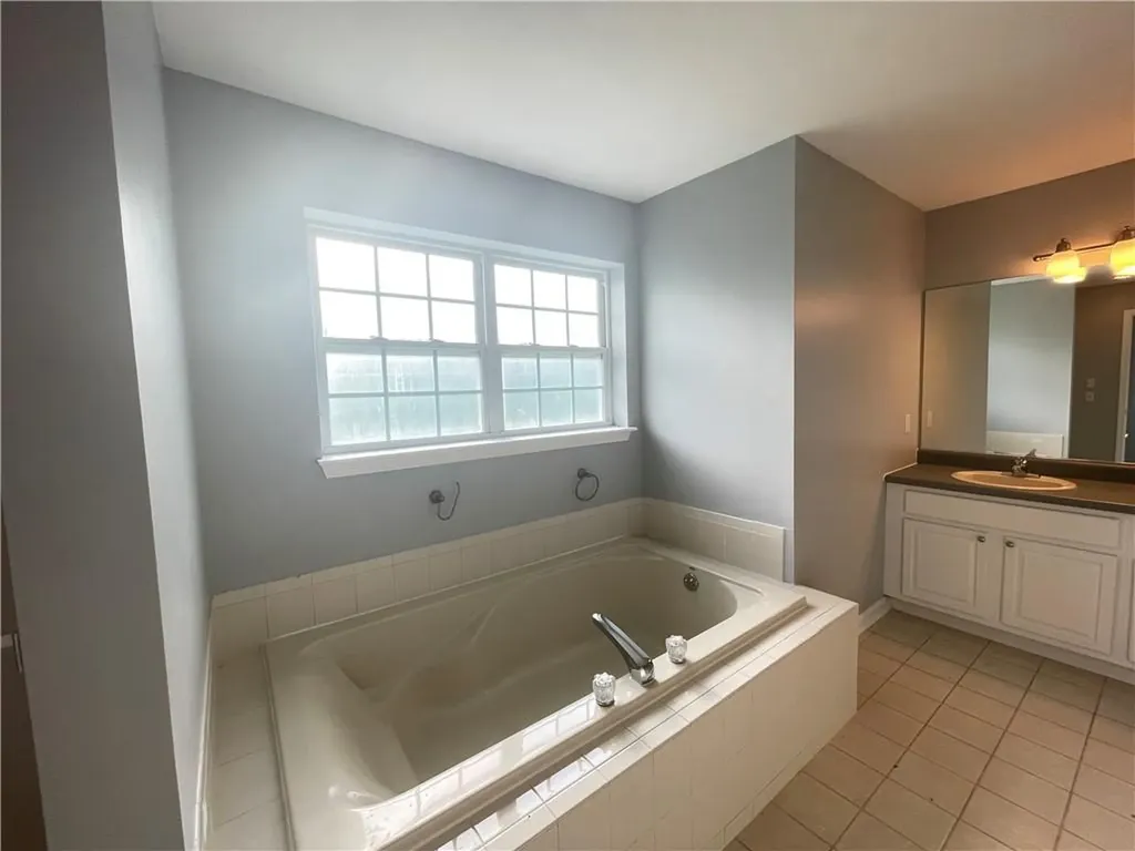204 E Meadow Wind Lane Newburgh NY 12550