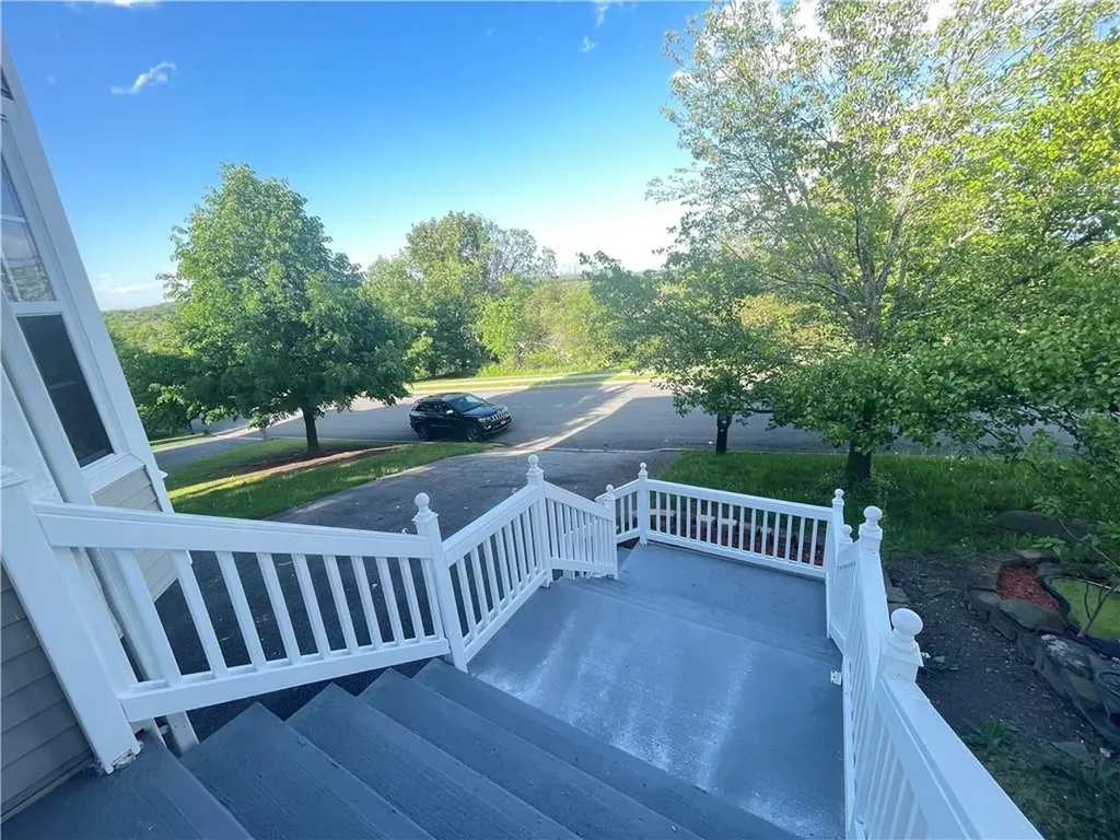 204 E Meadow Wind Lane Newburgh NY 12550