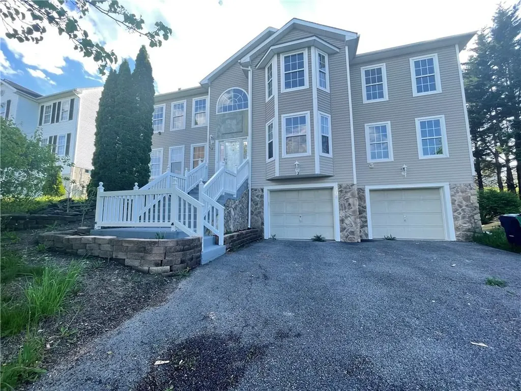204 E Meadow Wind Lane Newburgh NY 12550