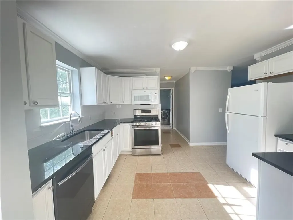 204 E Meadow Wind Lane Newburgh NY 12550