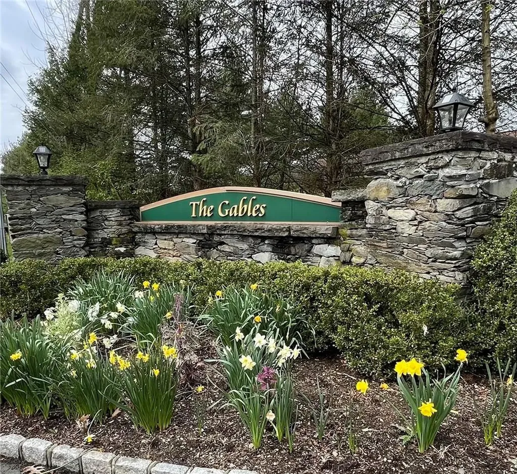 27 Orlando Drive Poughkeepsie NY 12603