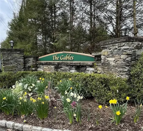 27 Orlando Drive Poughkeepsie NY 12603