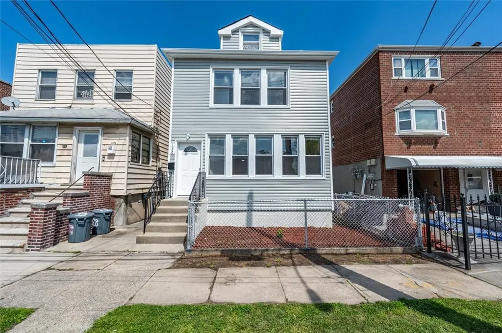 1326 Gillespie Avenue Bronx NY 10461