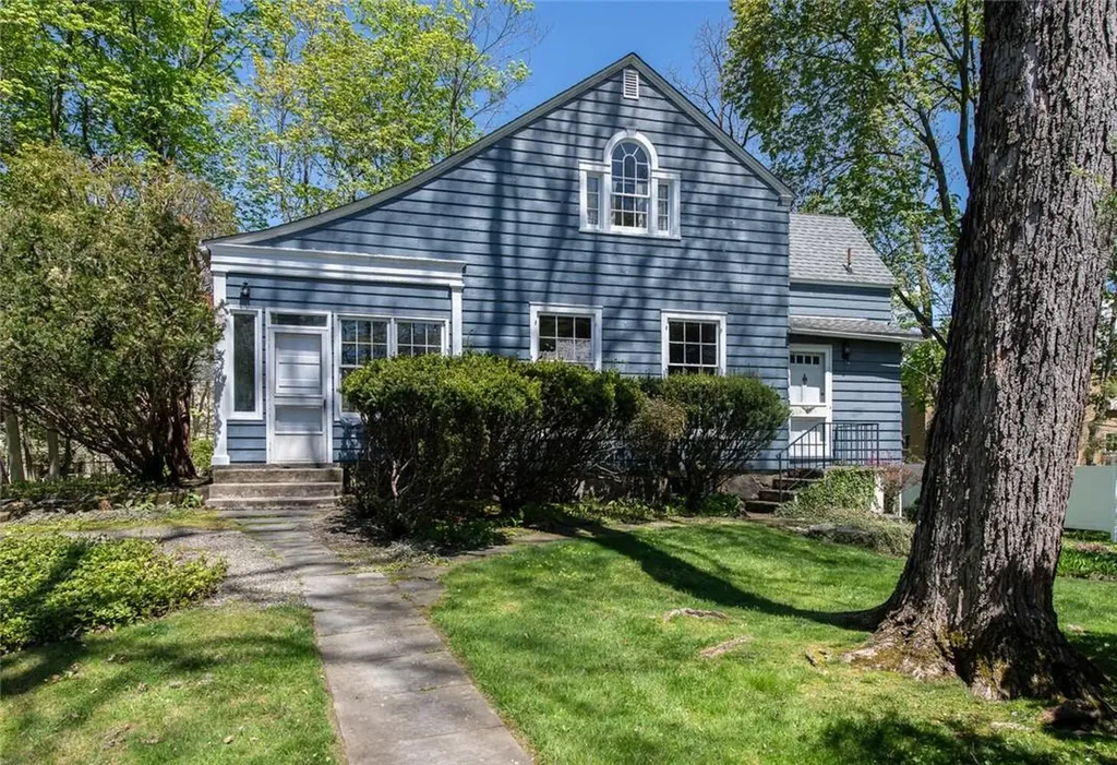 17 Circular Road Poughkeepsie NY 12601