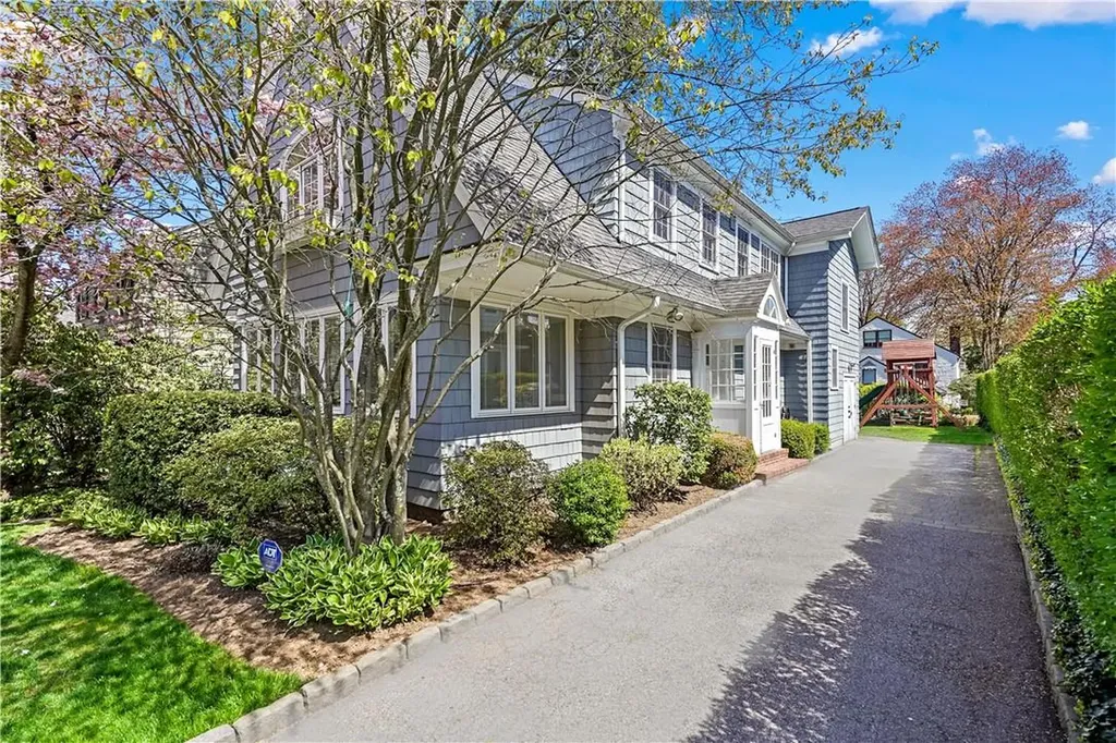 54 Fernwood Road Larchmont NY 10538
