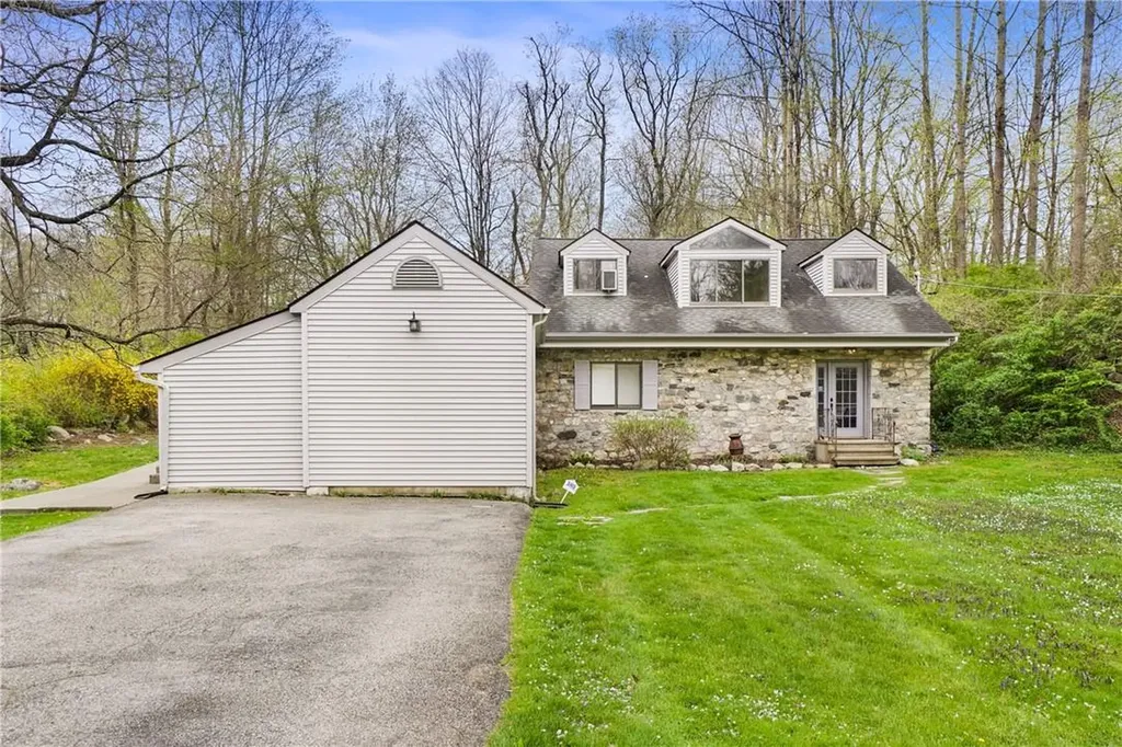 25 Mooney Hill Road Holmes NY 12531