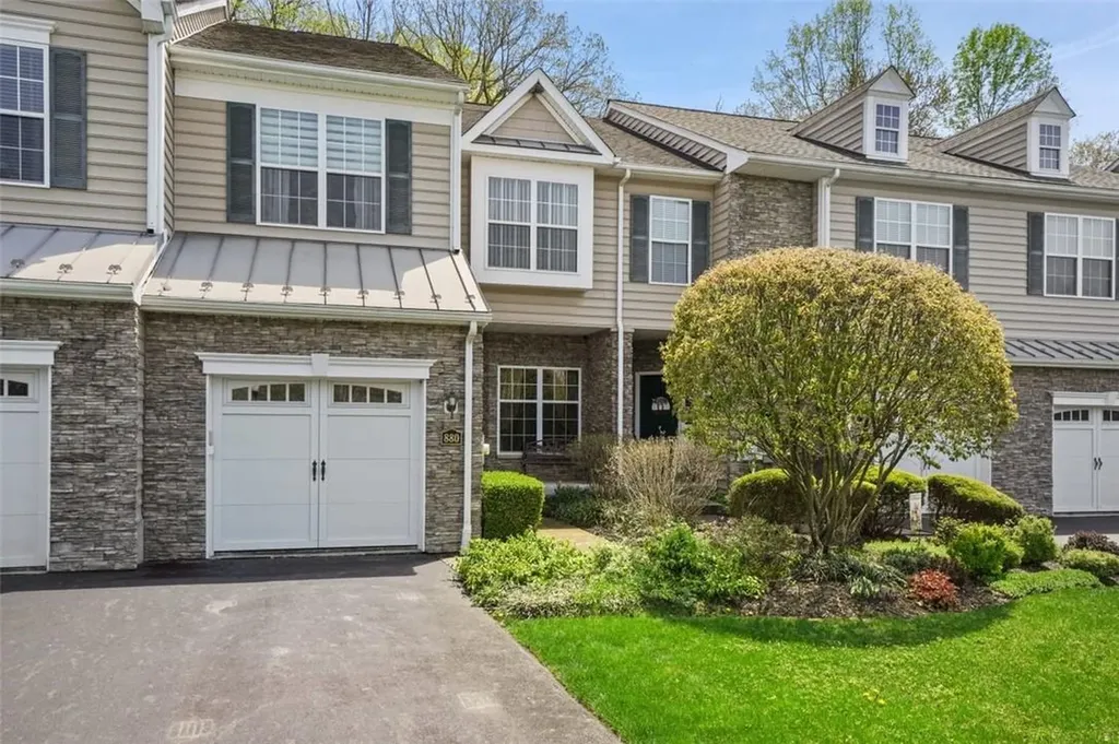 880 Huntington Drive Fishkill NY 12524