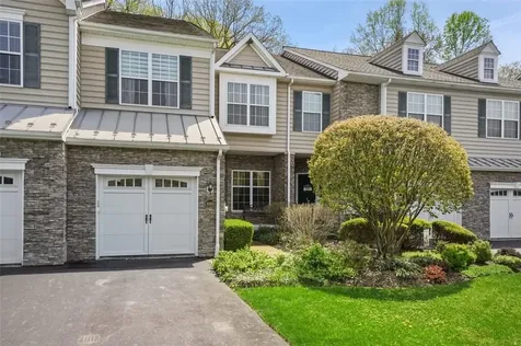880 Huntington Drive Fishkill NY 12524