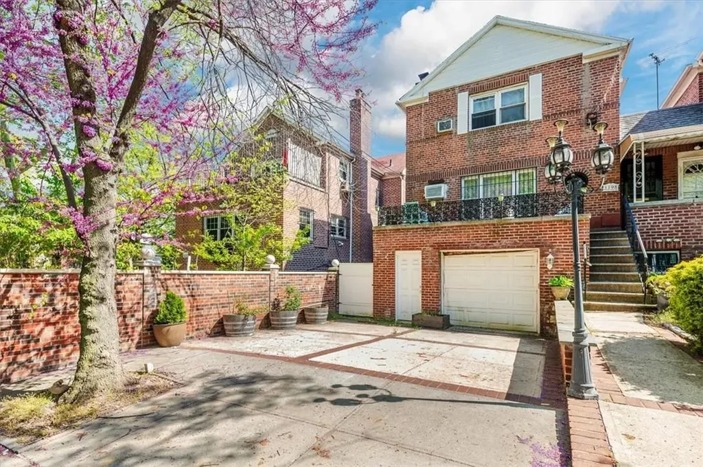 1198 Pelham Parkway S Bronx NY 10461