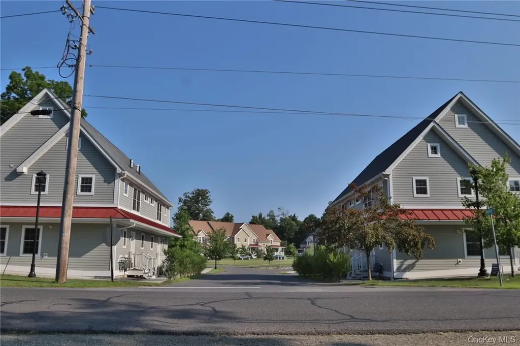 33 Firehouse Lane Red Hook NY 12571