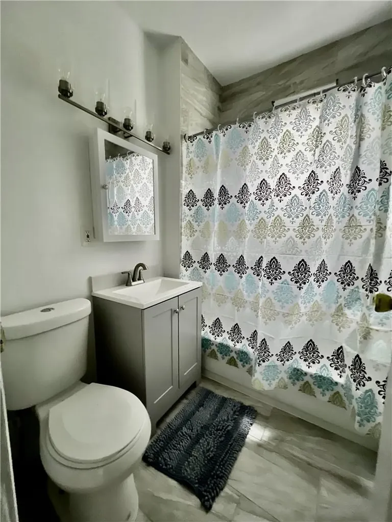 3325 Fish Avenue Bronx NY 10469
