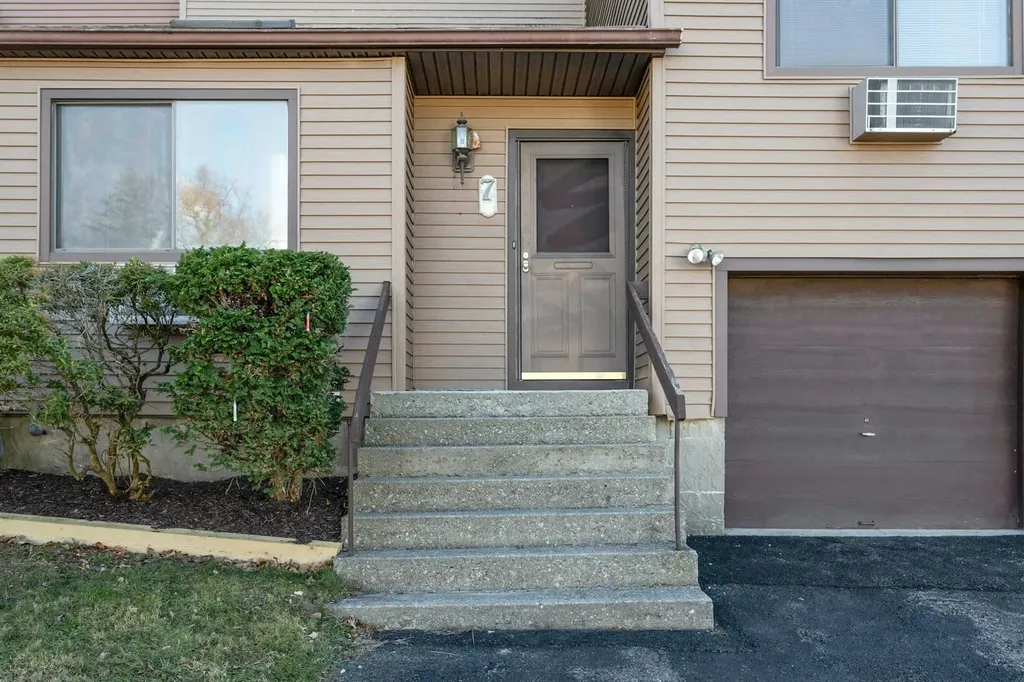 7 Larch Court Fishkill NY 12524