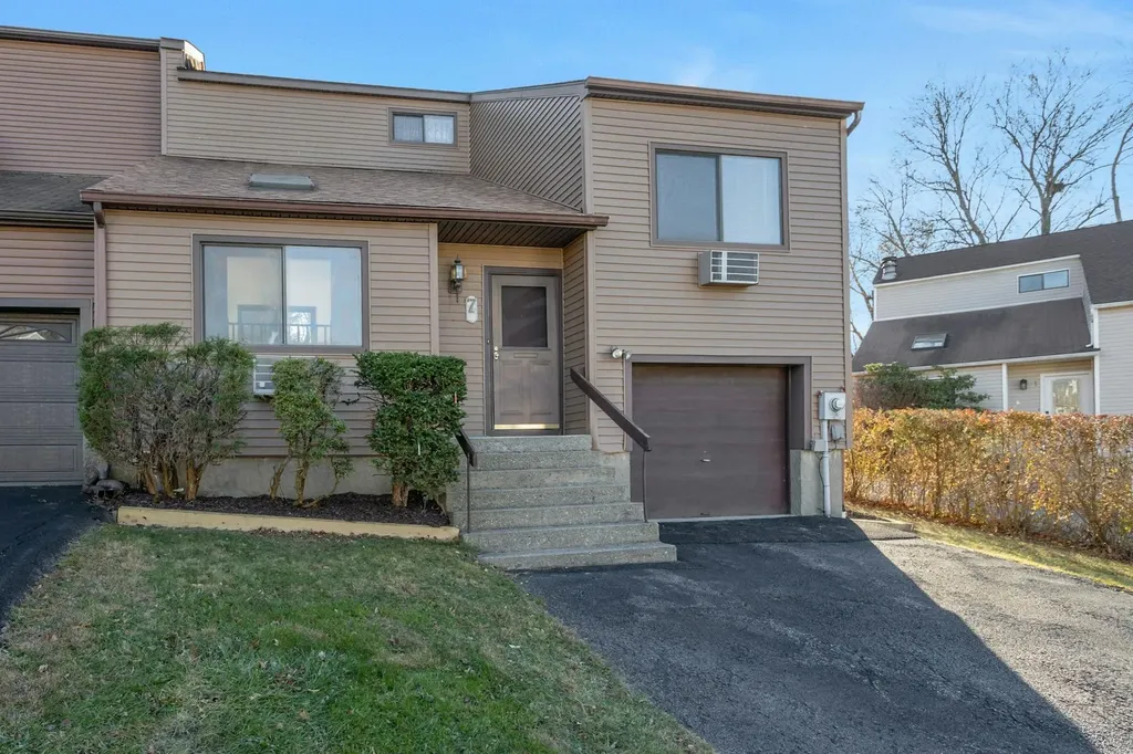 7 Larch Court Fishkill NY 12524