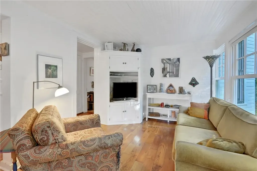 7575 Old Post Road Red Hook NY 12571