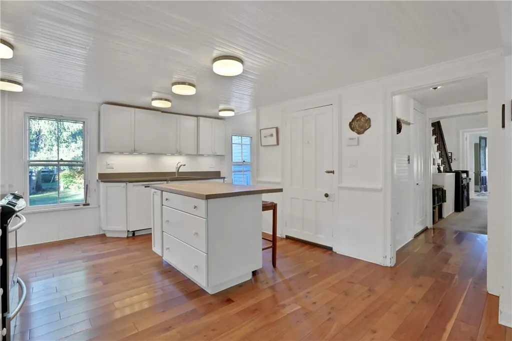 7575 Old Post Road Red Hook NY 12571