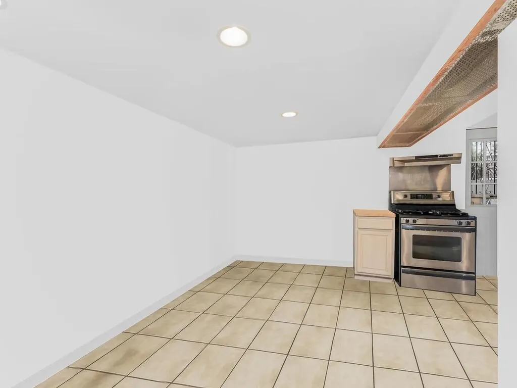 2952 Miles Avenue Bronx NY 10465