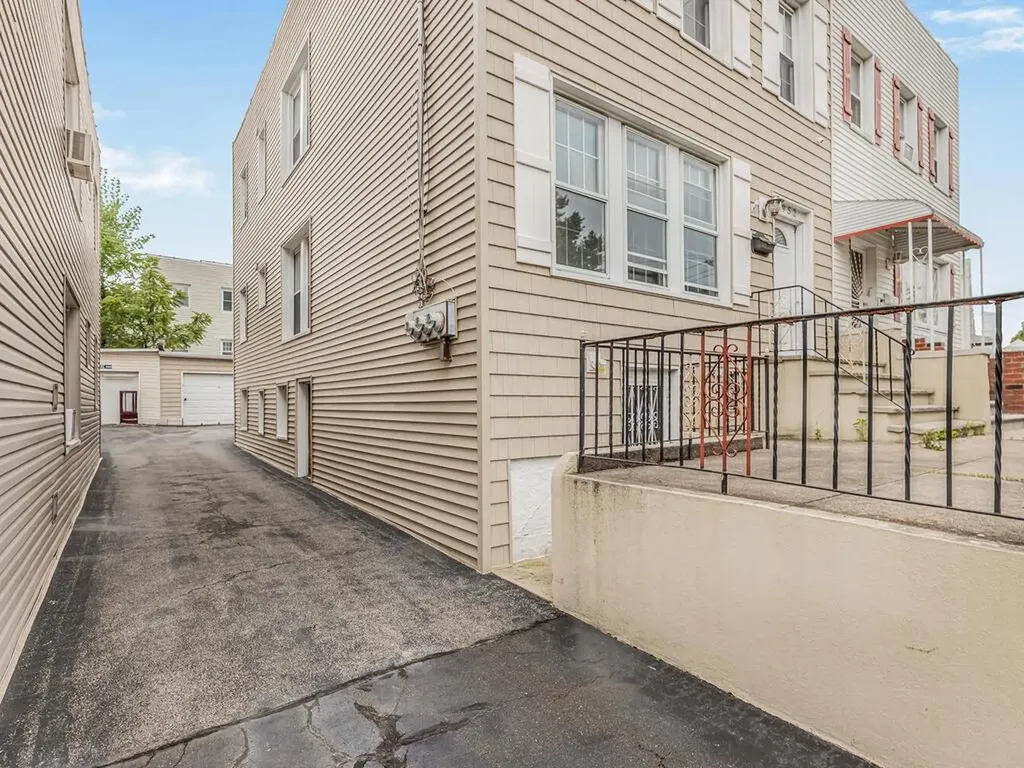 2952 Miles Avenue Bronx NY 10465