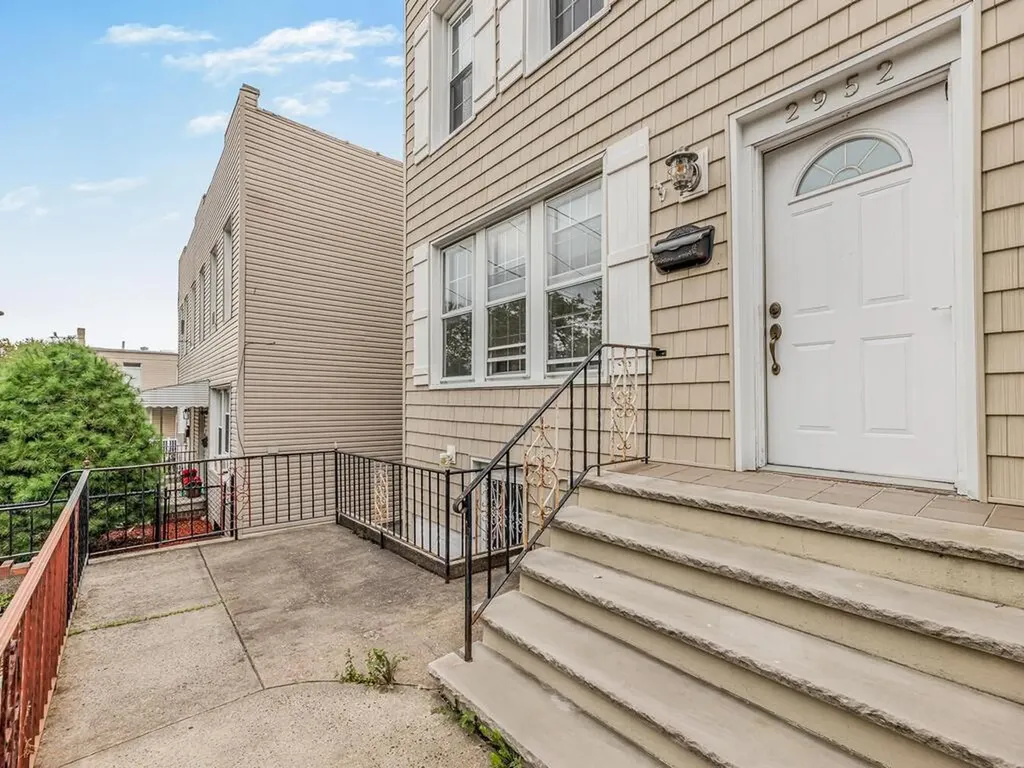 2952 Miles Avenue Bronx NY 10465