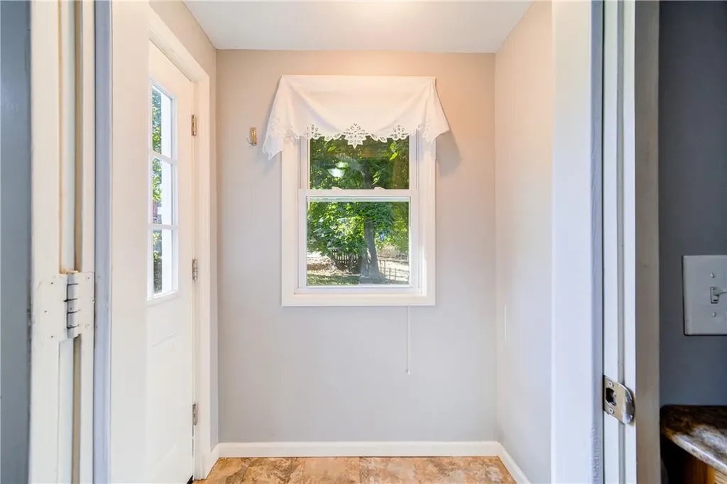28 1/2 #28 Myrtle Avenue Middletown NY 10940