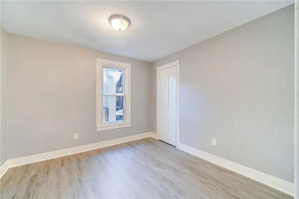 28 1/2 #28 Myrtle Avenue Middletown NY 10940