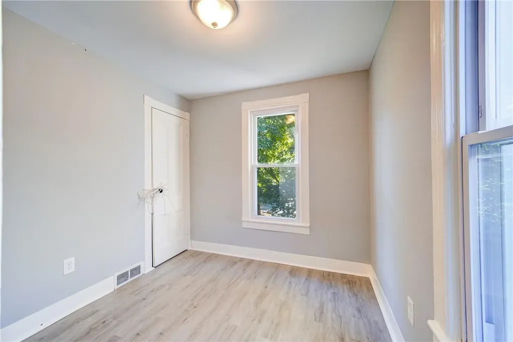 28 1/2 #28 Myrtle Avenue Middletown NY 10940