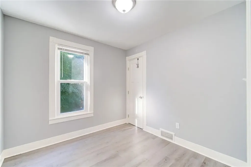 28 1/2 #28 Myrtle Avenue Middletown NY 10940
