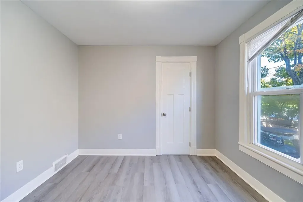 28 1/2 #28 Myrtle Avenue Middletown NY 10940