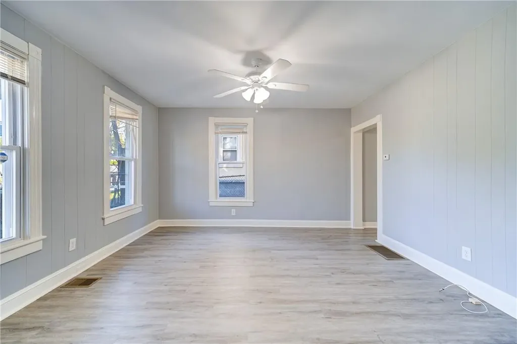 28 1/2 #28 Myrtle Avenue Middletown NY 10940