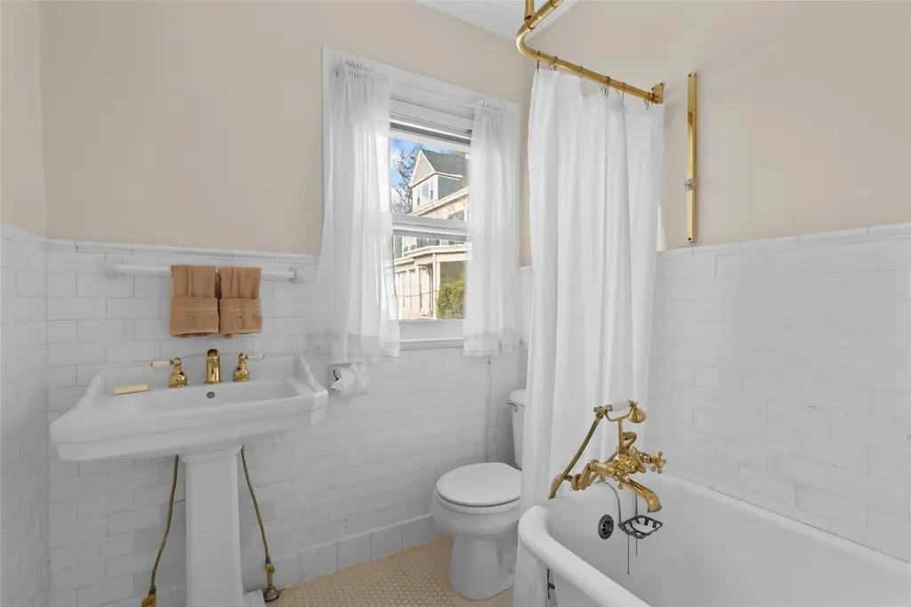 97 Hudson Terrace Yonkers NY 10701