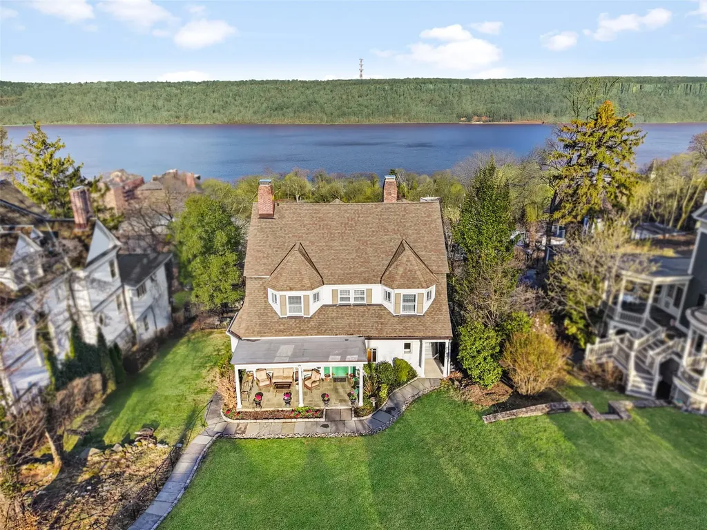 97 Hudson Terrace Yonkers NY 10701