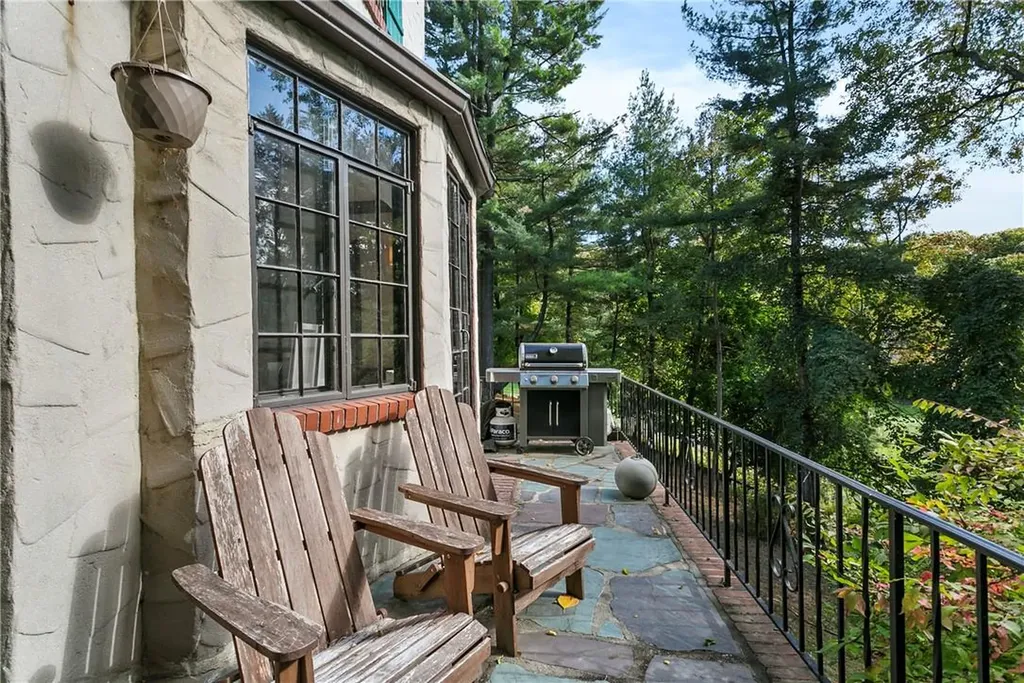 65 N Mountain Drive Dobbs Ferry NY 10522