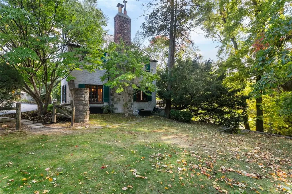 65 N Mountain Drive Dobbs Ferry NY 10522