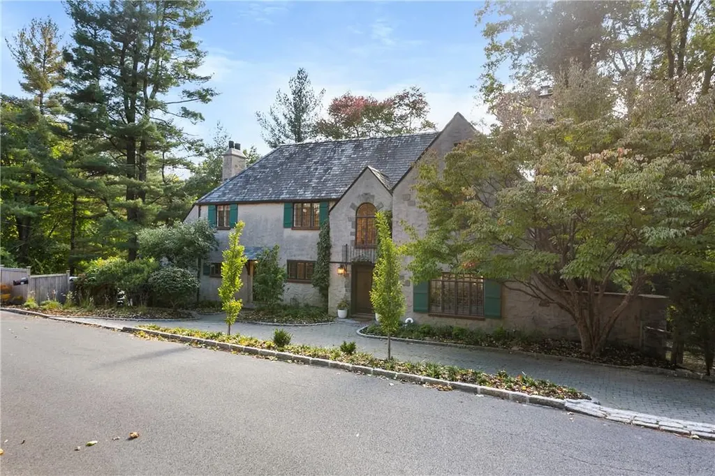 65 N Mountain Drive Dobbs Ferry NY 10522