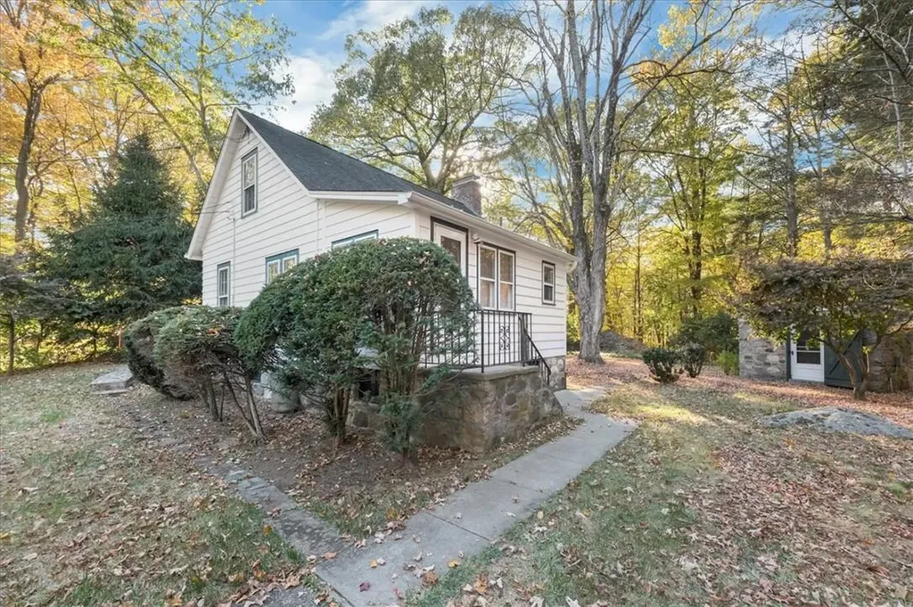 463 Oscawana Lake Road Putnam Valley NY 10579