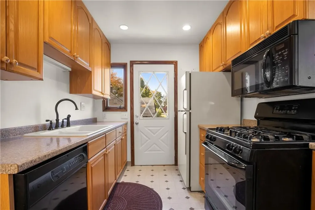 96 Pineridge Road White Plains NY 10603