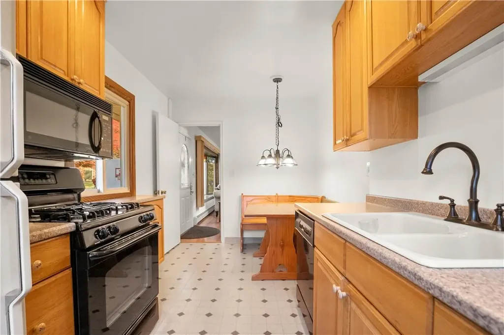 96 Pineridge Road White Plains NY 10603