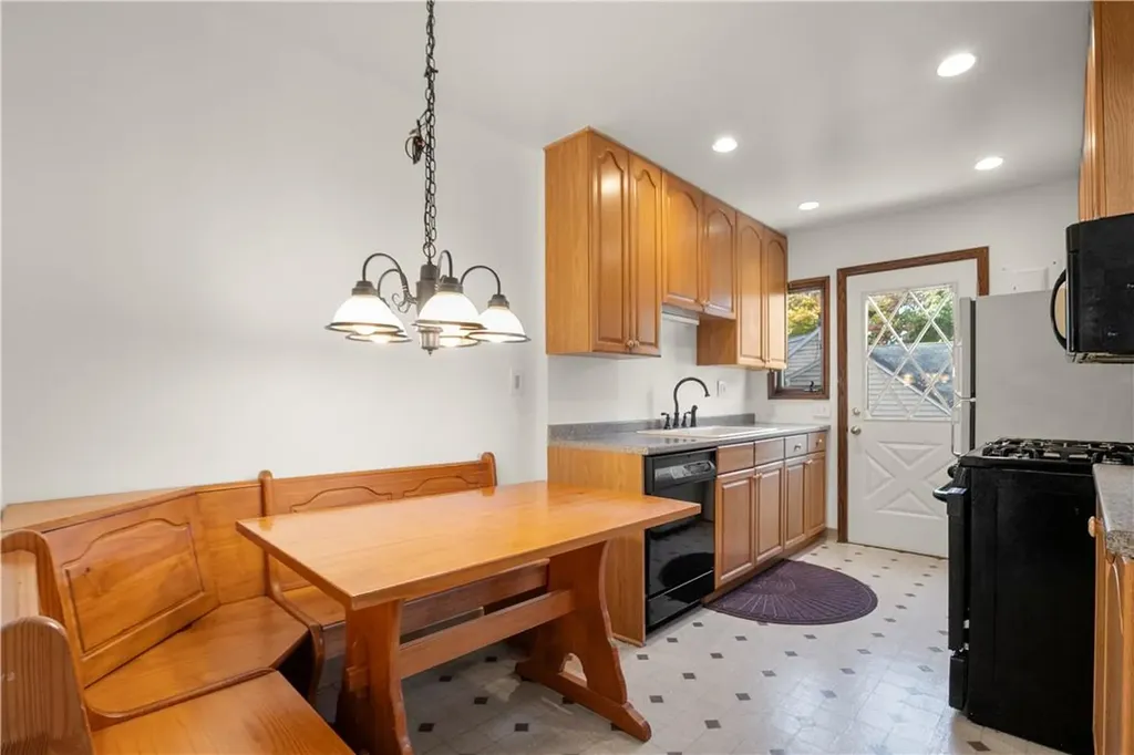 96 Pineridge Road White Plains NY 10603