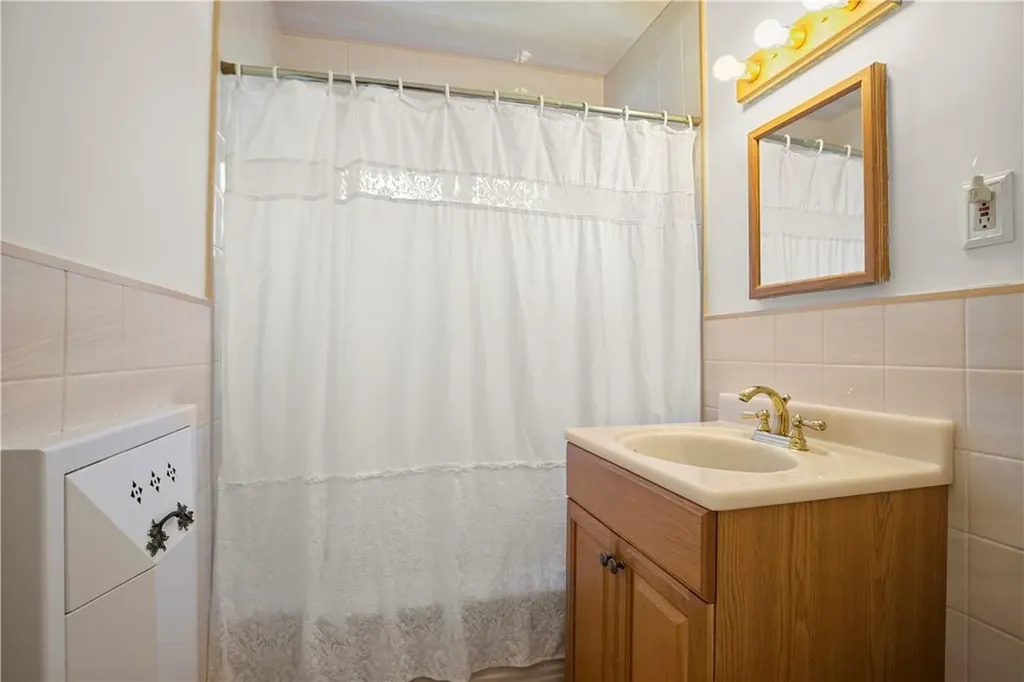 96 Pineridge Road White Plains NY 10603