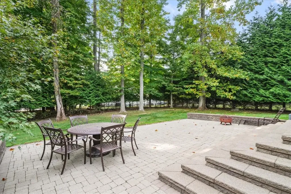 64 Loomis Drive Baldwin Place NY 10505