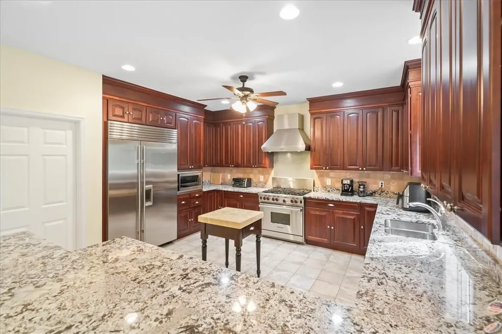 64 Loomis Drive Baldwin Place NY 10505