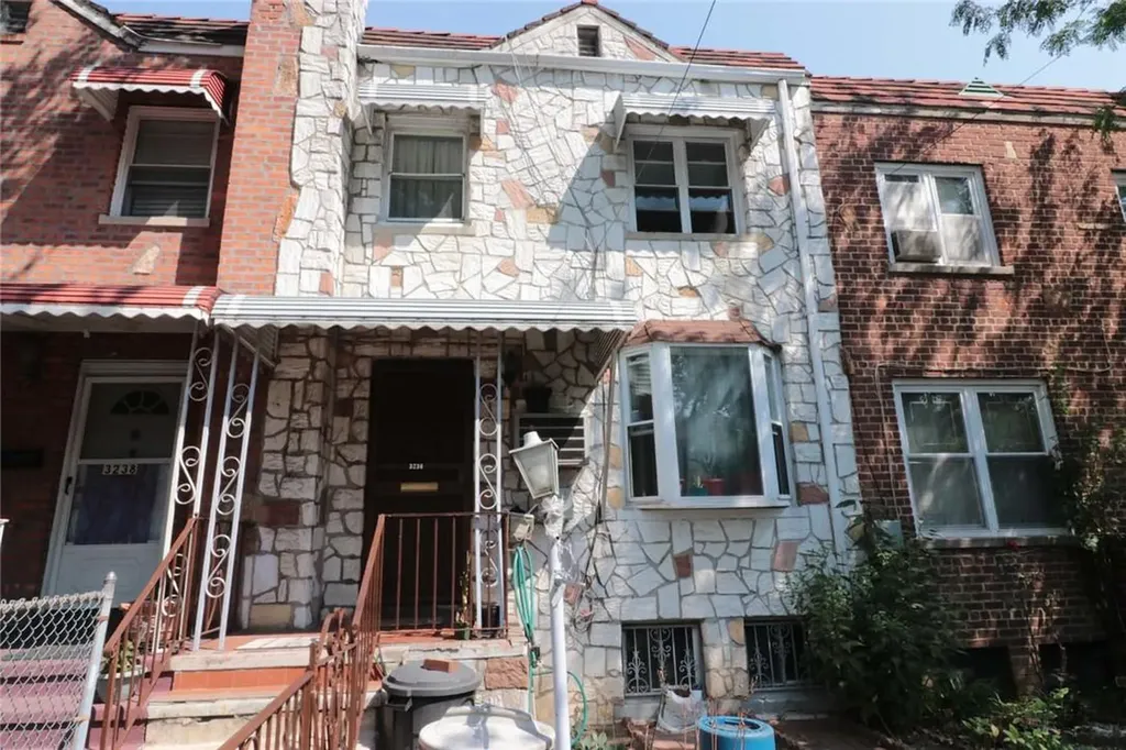 3236 Corsa Avenue Bronx NY 10469