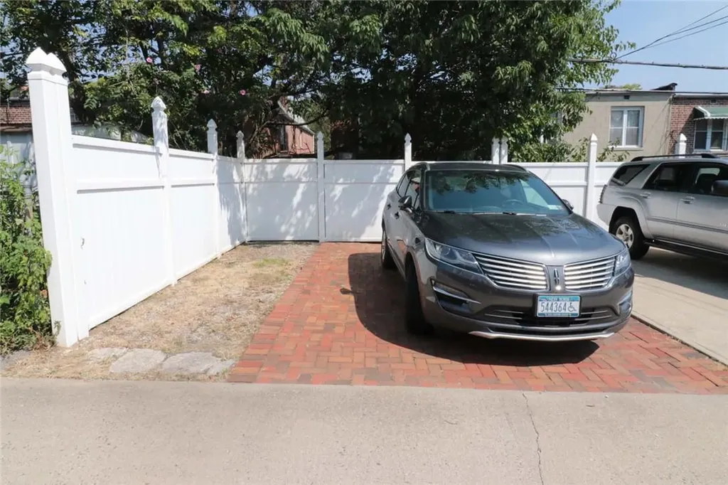 3236 Corsa Avenue Bronx NY 10469