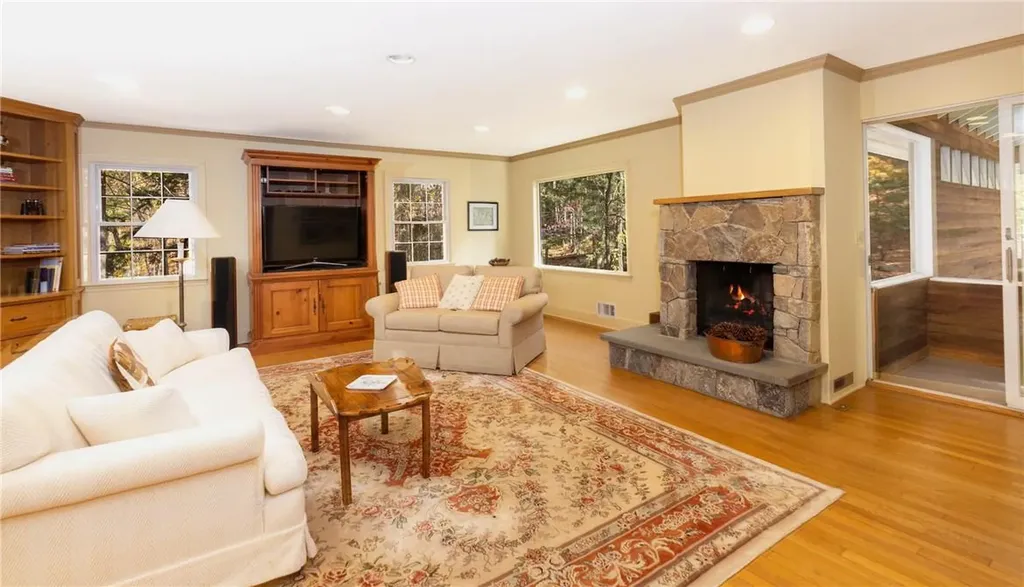 8 Thornewood Road Armonk NY 10504