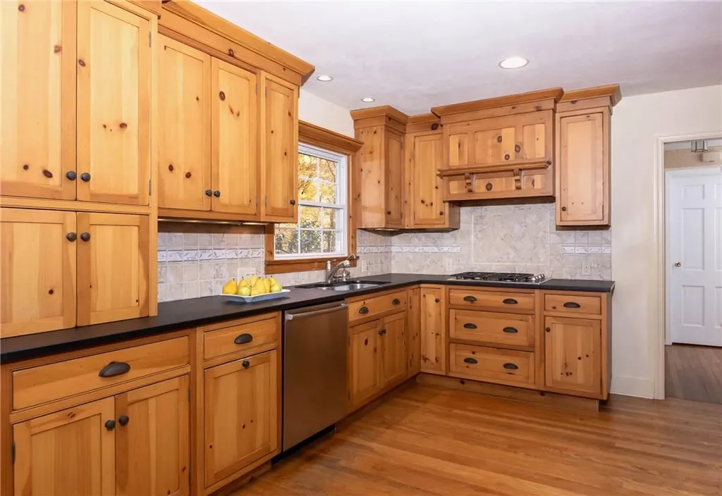 8 Thornewood Road Armonk NY 10504