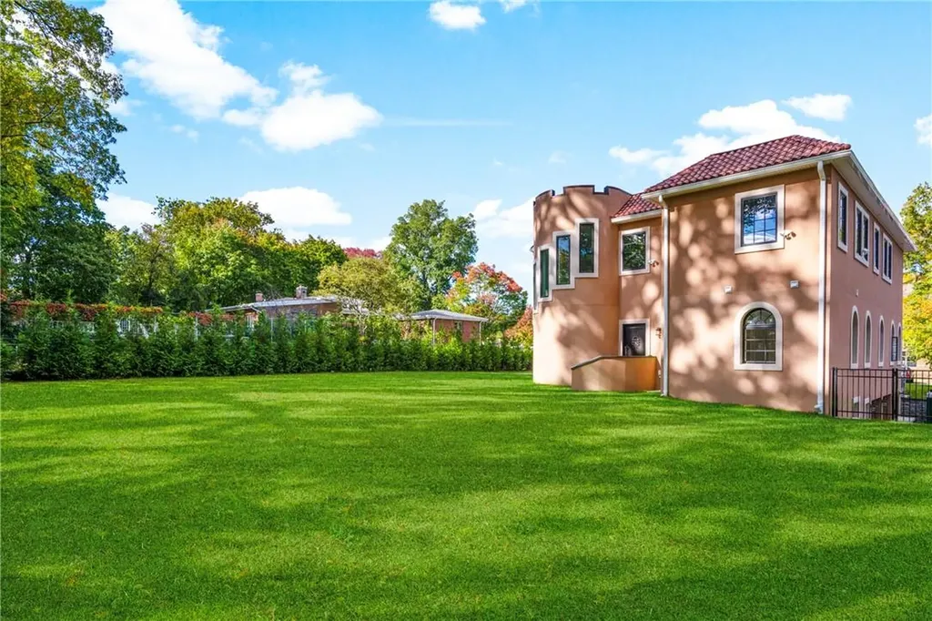 1009 Washington Avenue Pelham NY 10803