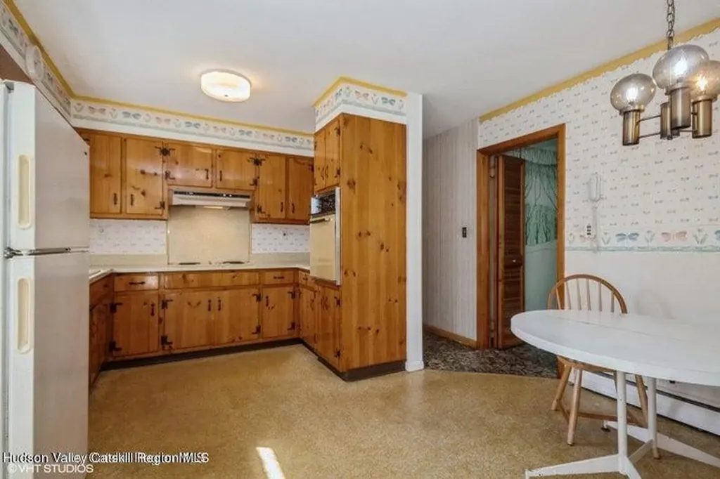 18 Spring Lake Drive Kingston NY 12401