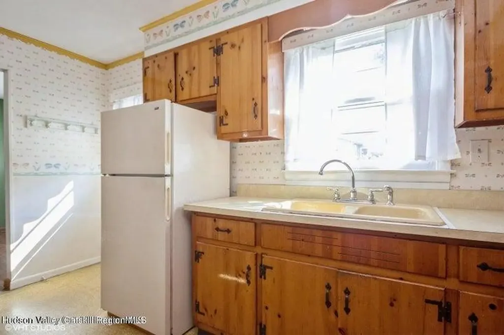 18 Spring Lake Drive Kingston NY 12401