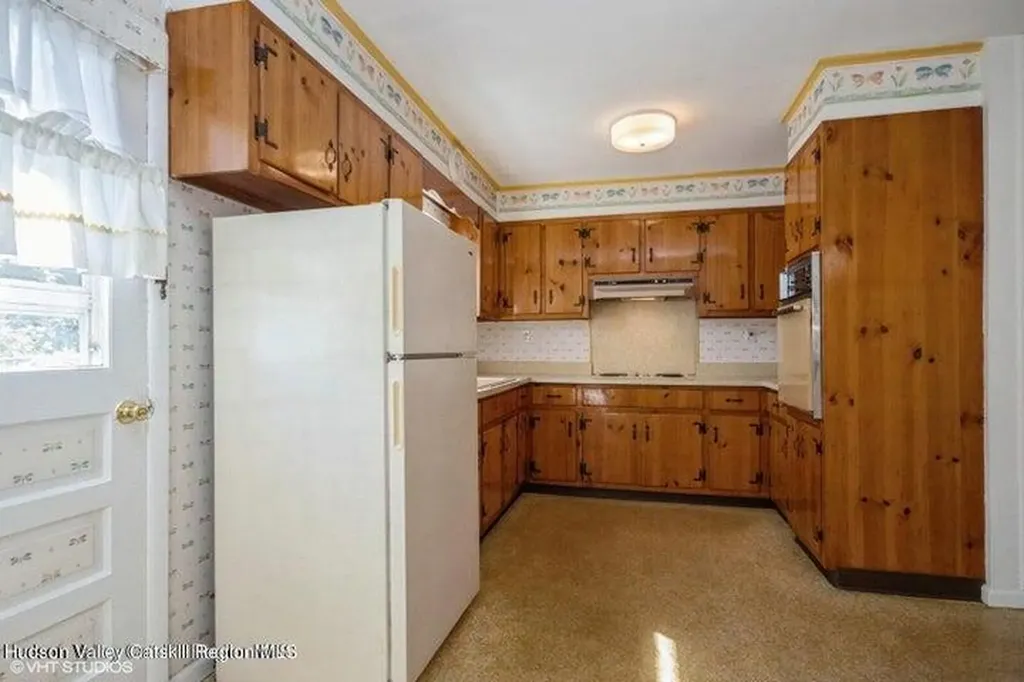 18 Spring Lake Drive Kingston NY 12401